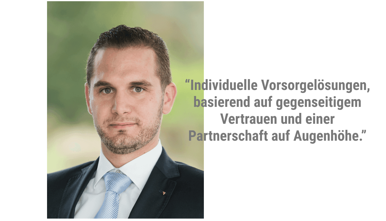 Versicherungsexperte mit Zitat